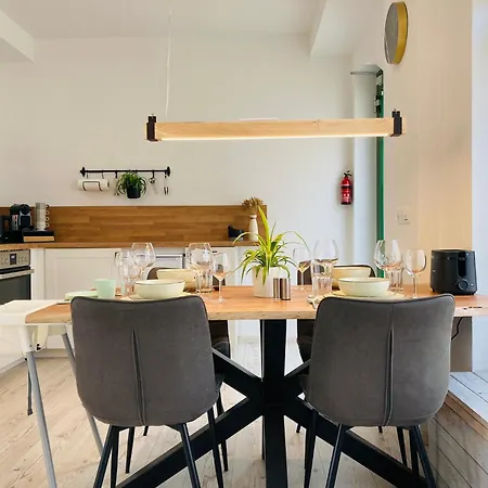 Studioimodernizentrumiwlaniparkplatzidisneyplus דירה *